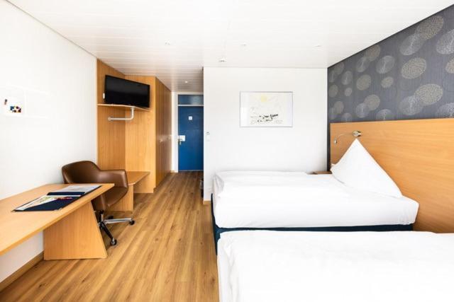 Twin Room,1400294813:JPEG